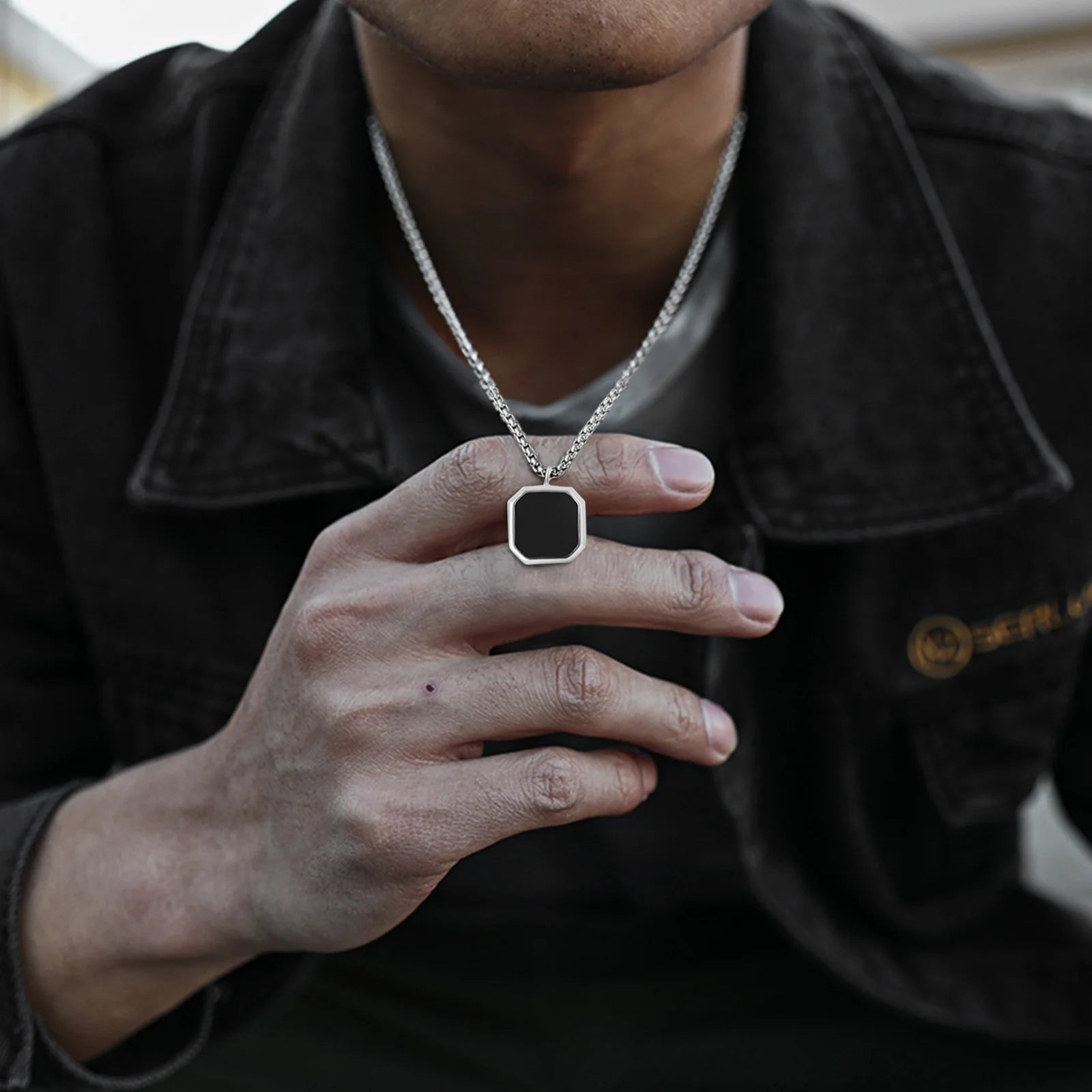 VNOX Geometric Square Pendant Necklace